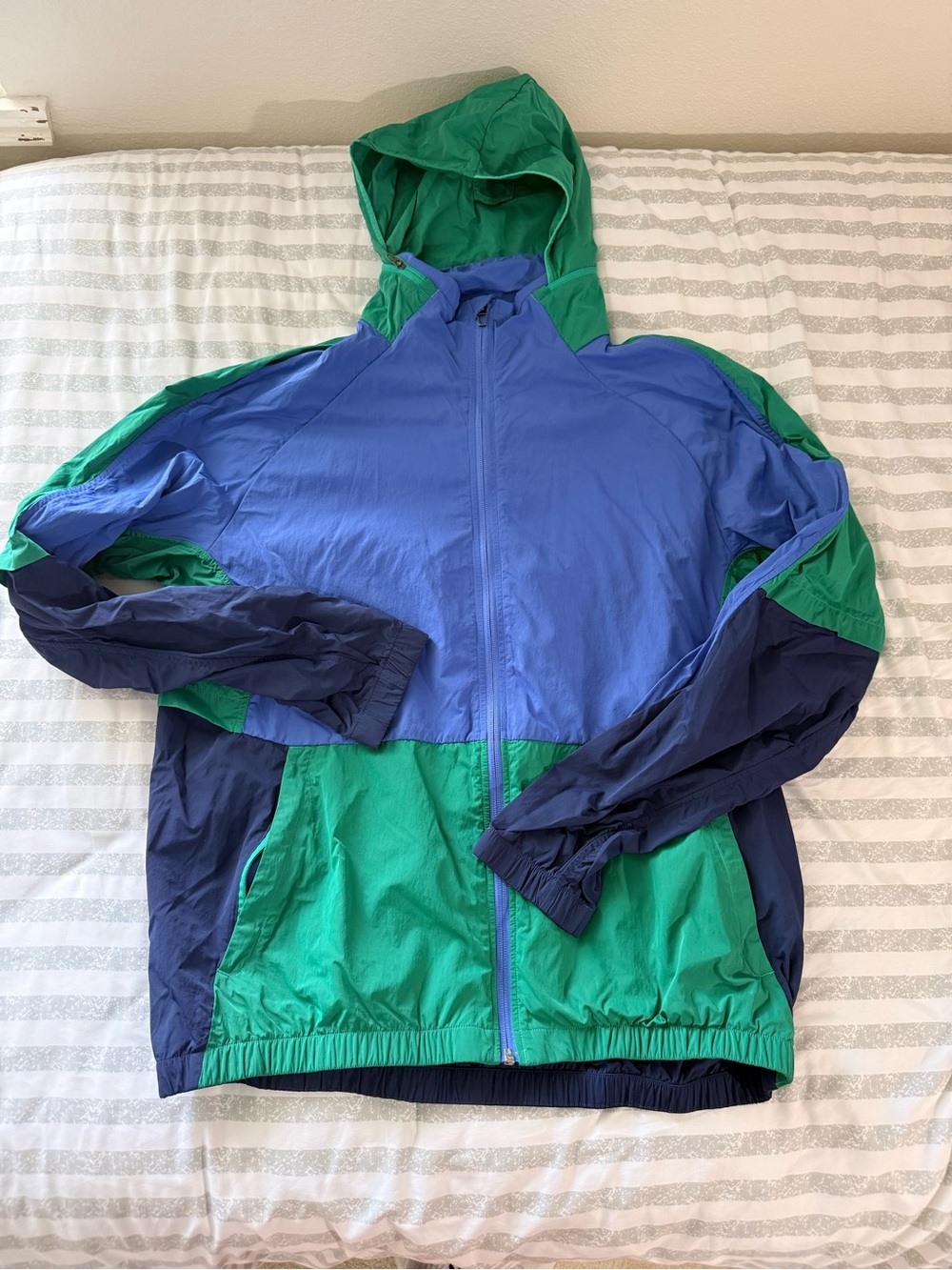 lululemon athletica Green & Blue Hooded Windbreaker